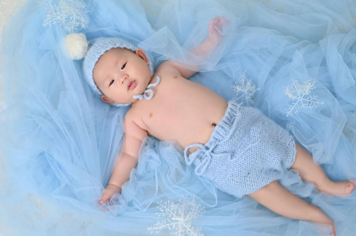 改则宝宝上眼皮肿 改则宝宝上眼皮肿